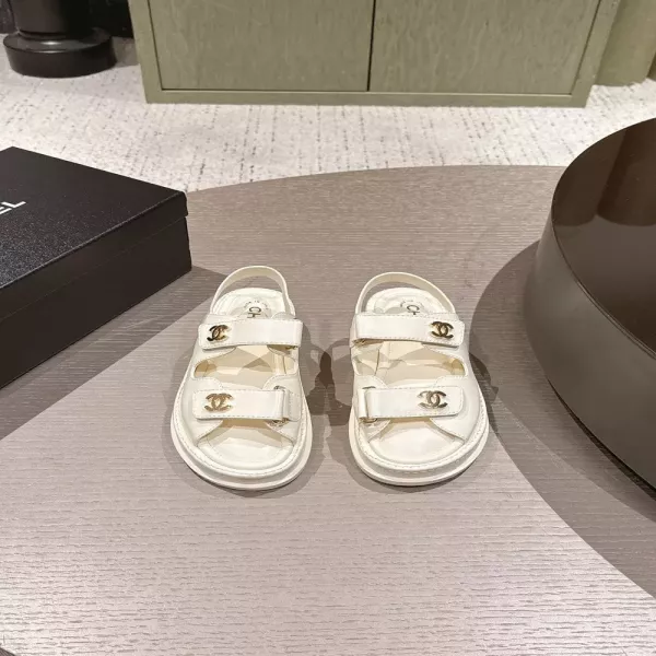 샤넬 벨크로 로고 장식 양가죽 샌들