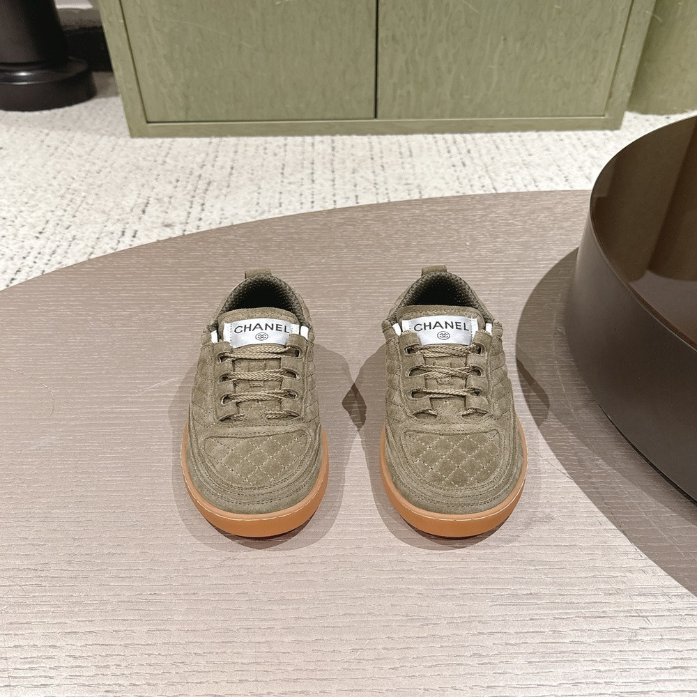 샤넬 퀼팅 스웨이드 가죽 독일군 로우탑 스니커즈