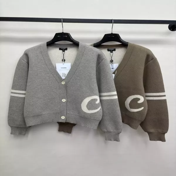 샤넬 브이넥 로고 니트 버튼 가디건
