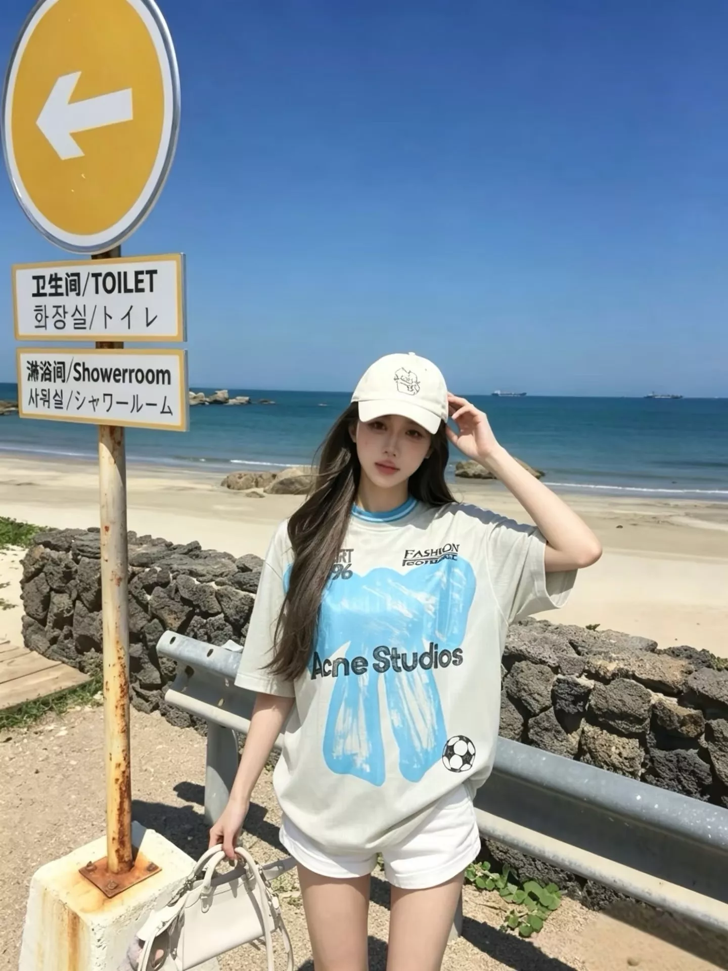 아크네스튜디오 그래픽 프린트 반소매 티셔츠 상세 이미지 63