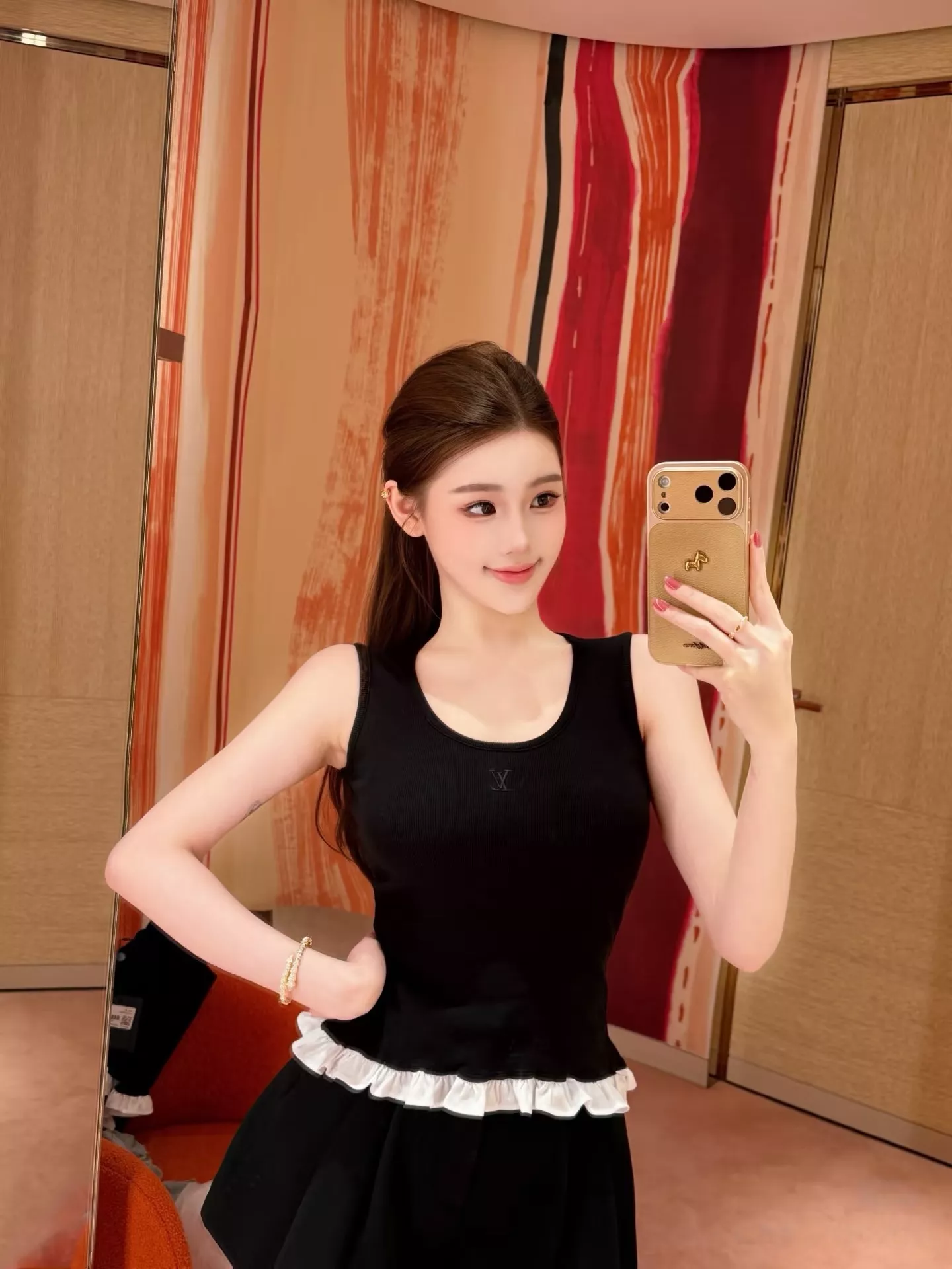 루이비통 로고 포인트 슬림핏 민소매 탱크탑 상세 이미지 93