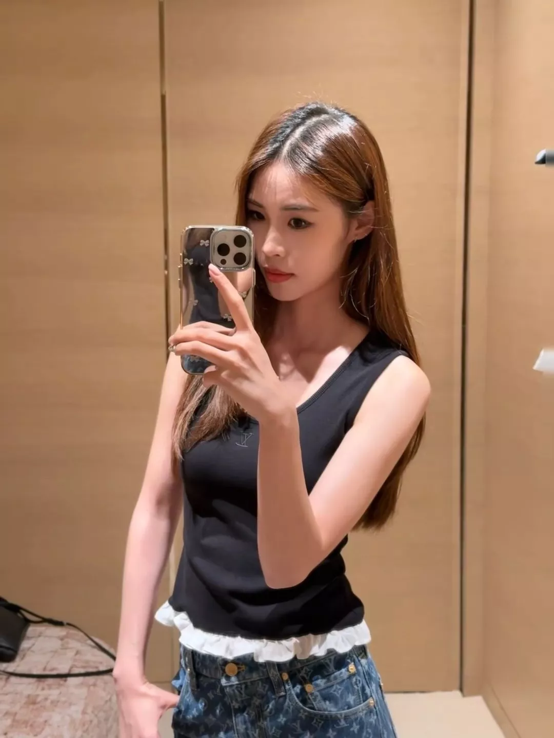 루이비통 로고 포인트 슬림핏 민소매 탱크탑 상세 이미지 90