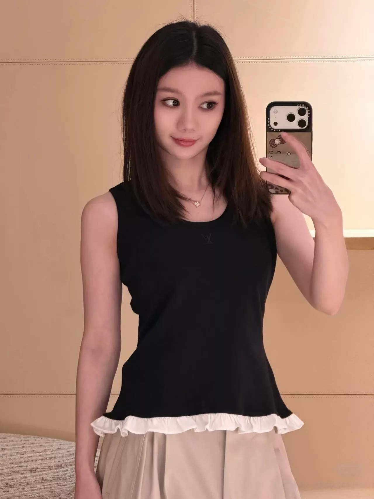 루이비통 로고 포인트 슬림핏 민소매 탱크탑 상세 이미지 89