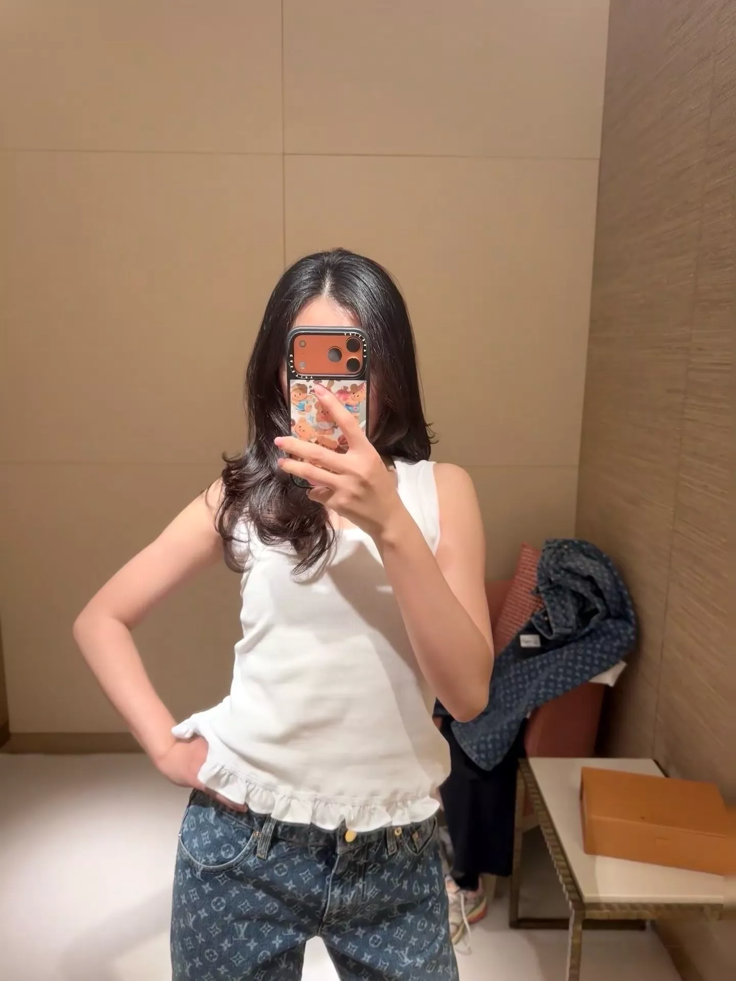 루이비통 로고 포인트 슬림핏 민소매 탱크탑 상세 이미지 81