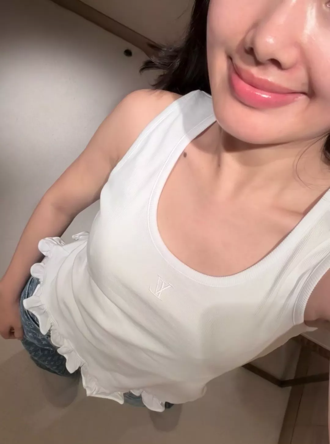 루이비통 로고 포인트 슬림핏 민소매 탱크탑 상세 이미지 86