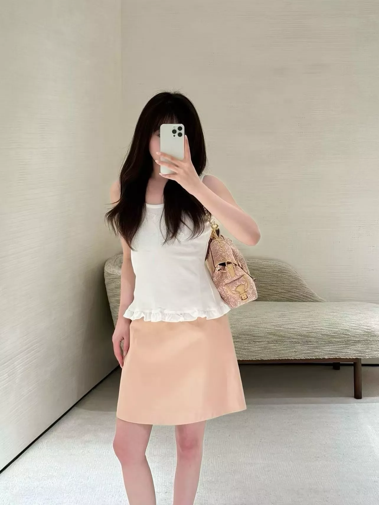 루이비통 로고 포인트 슬림핏 민소매 탱크탑 상세 이미지 80