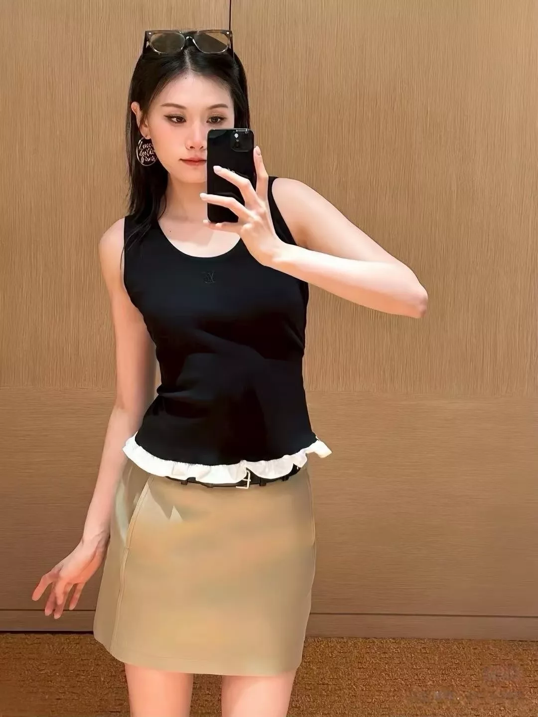 루이비통 로고 포인트 슬림핏 민소매 탱크탑 상세 이미지 88