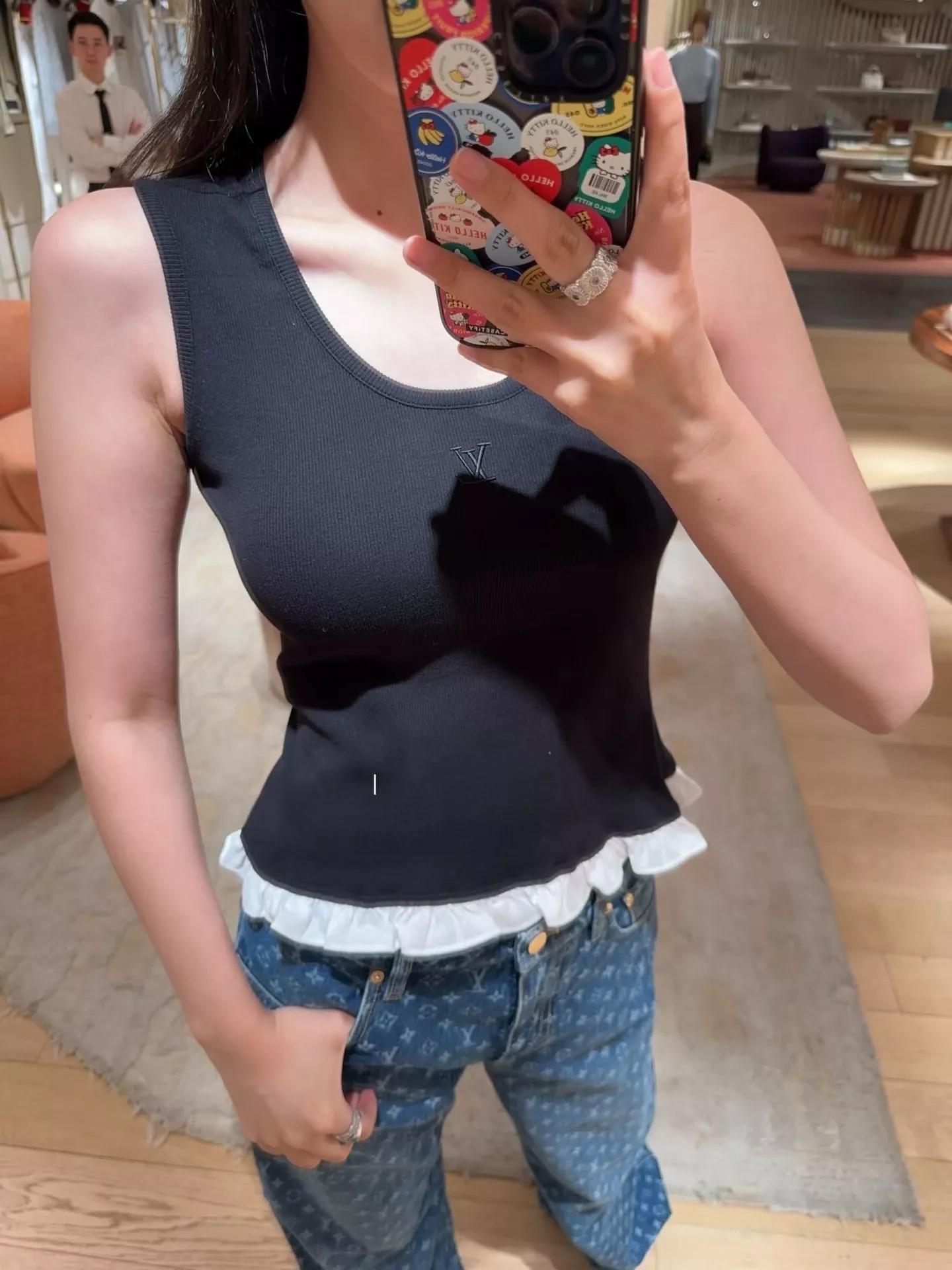 루이비통 로고 포인트 슬림핏 민소매 탱크탑 상세 이미지 95