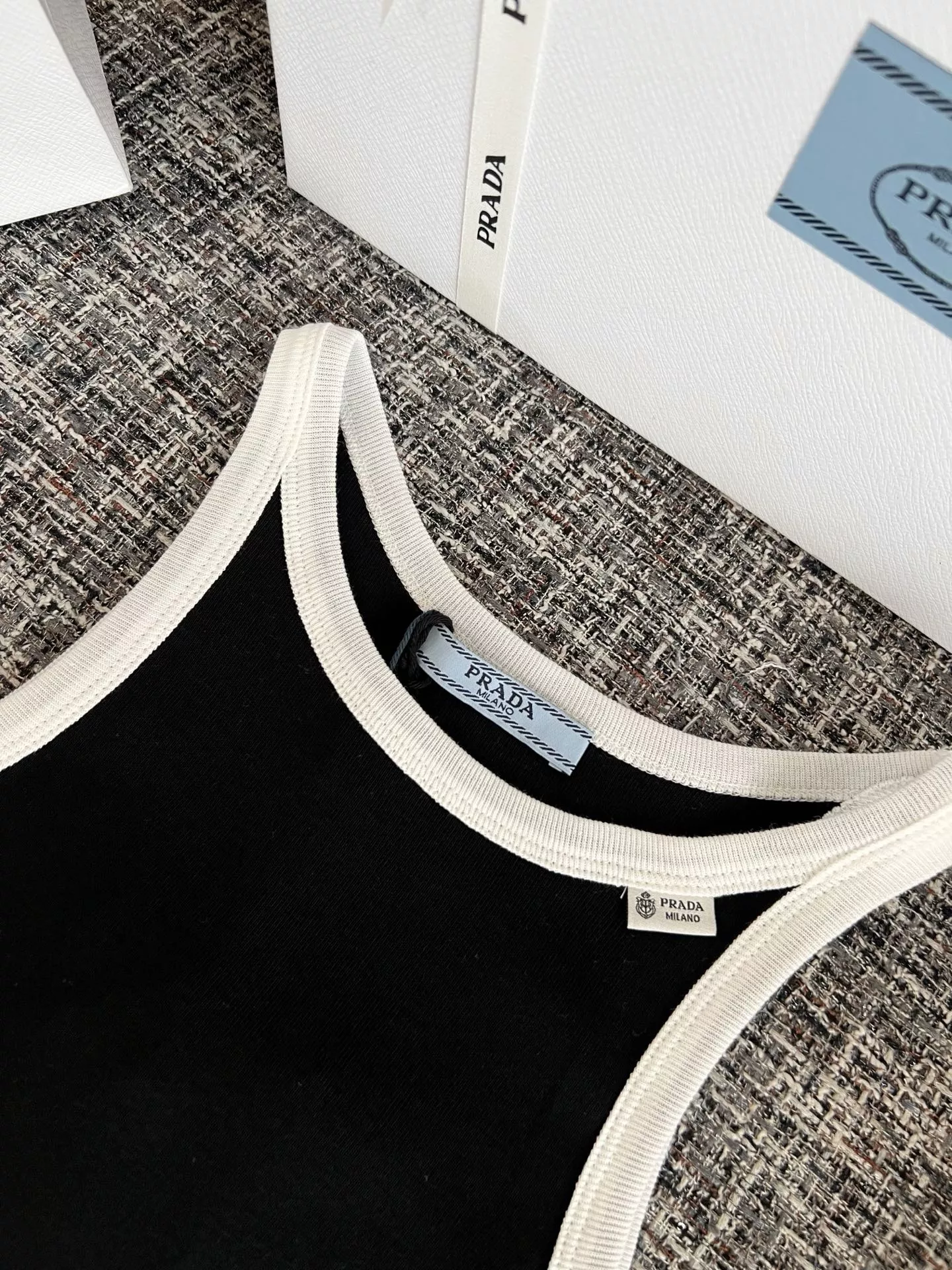 프라다 콘트라스트 트리밍 코튼 탱크탑 상세 이미지 23