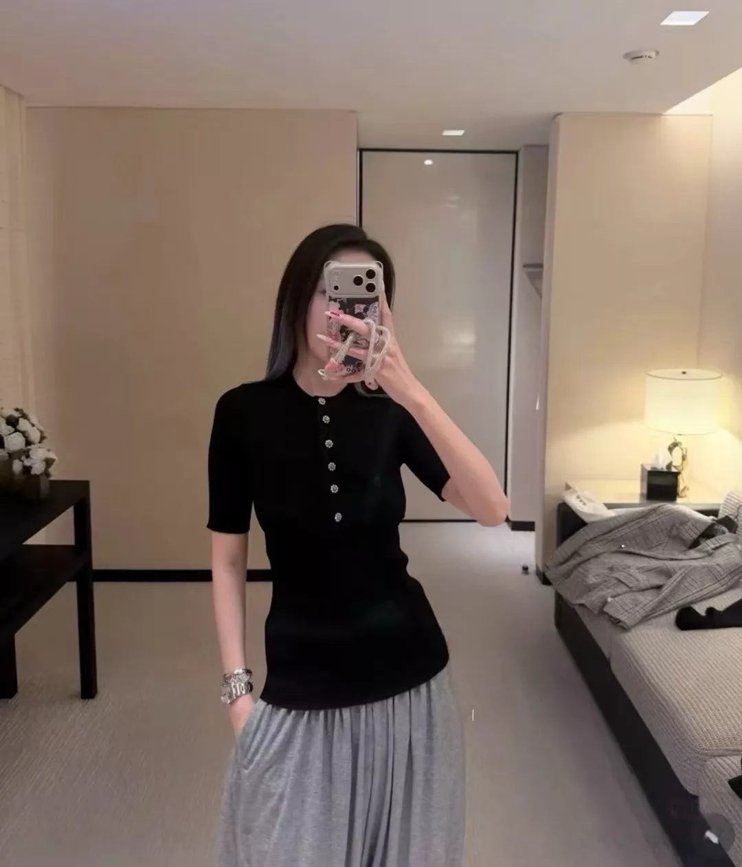 샤넬 배색 버튼 카라 반소매 니트 상세 이미지 112