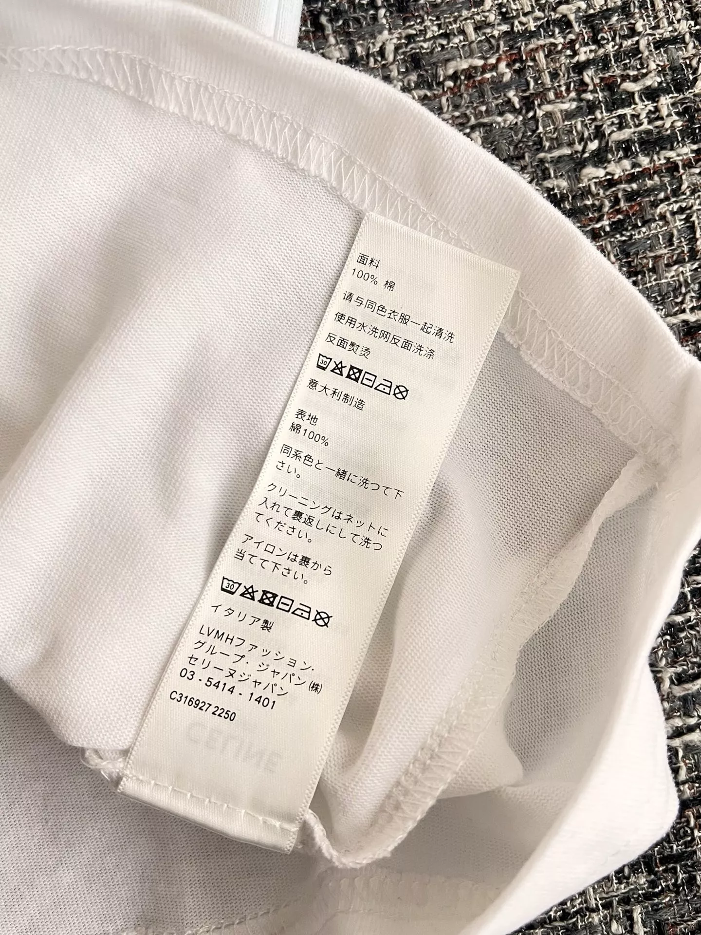 셀린느 자수 로고 라운드넥 반소매 티셔츠 상세 이미지 25