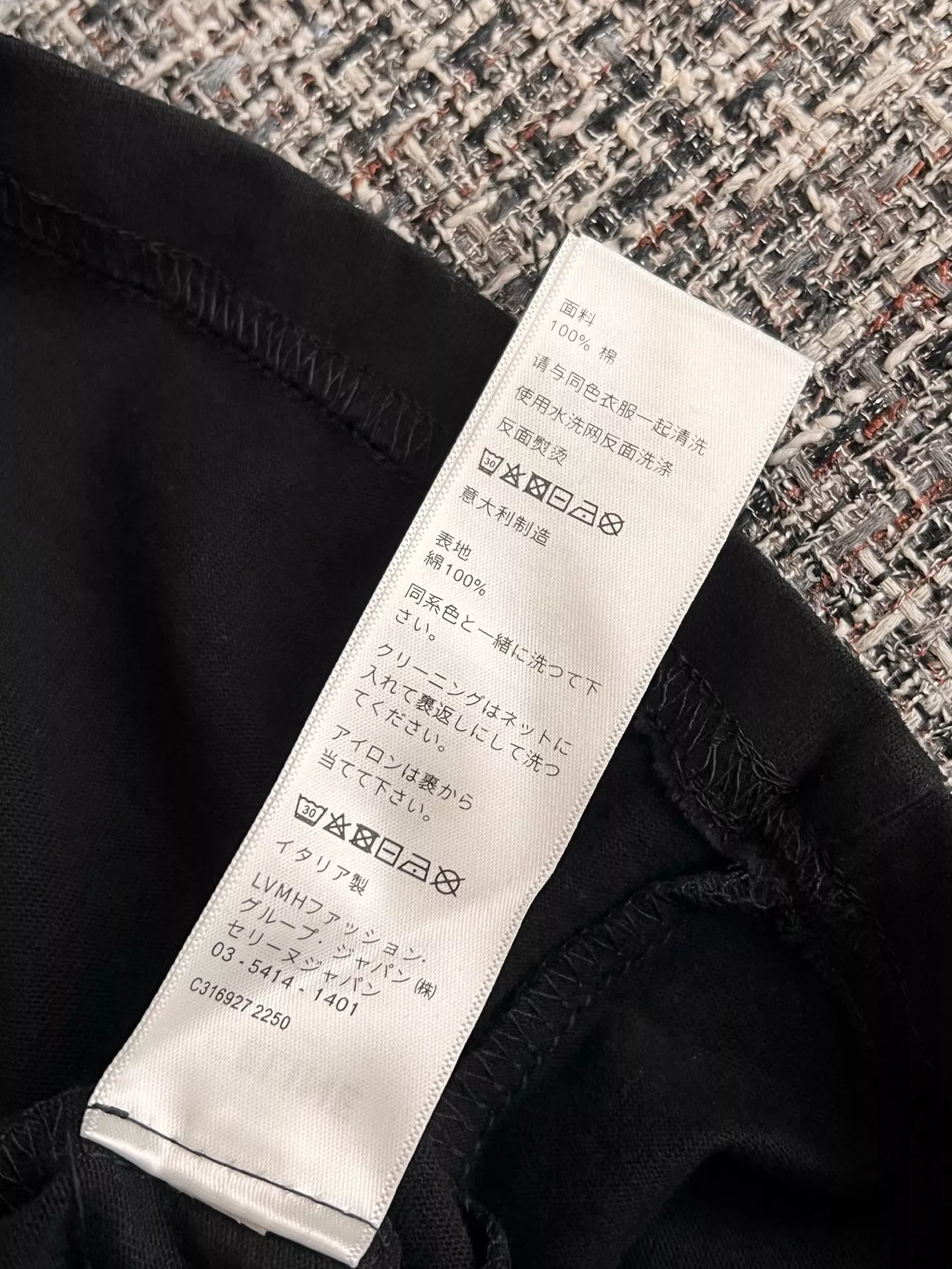 셀린느 자수 로고 라운드넥 반소매 티셔츠 상세 이미지 16
