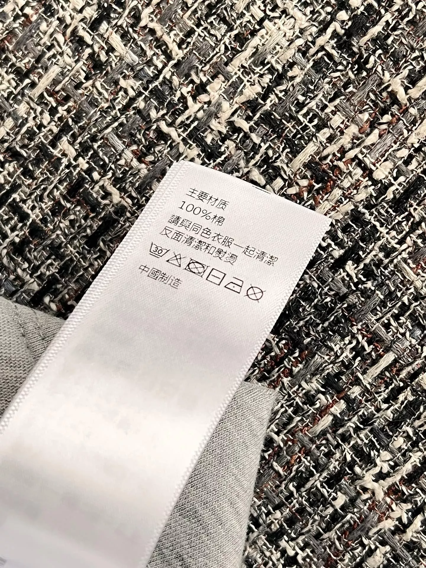 셀린느 로고 프린트 라운드넥 반소매 티셔츠 상세 이미지 16