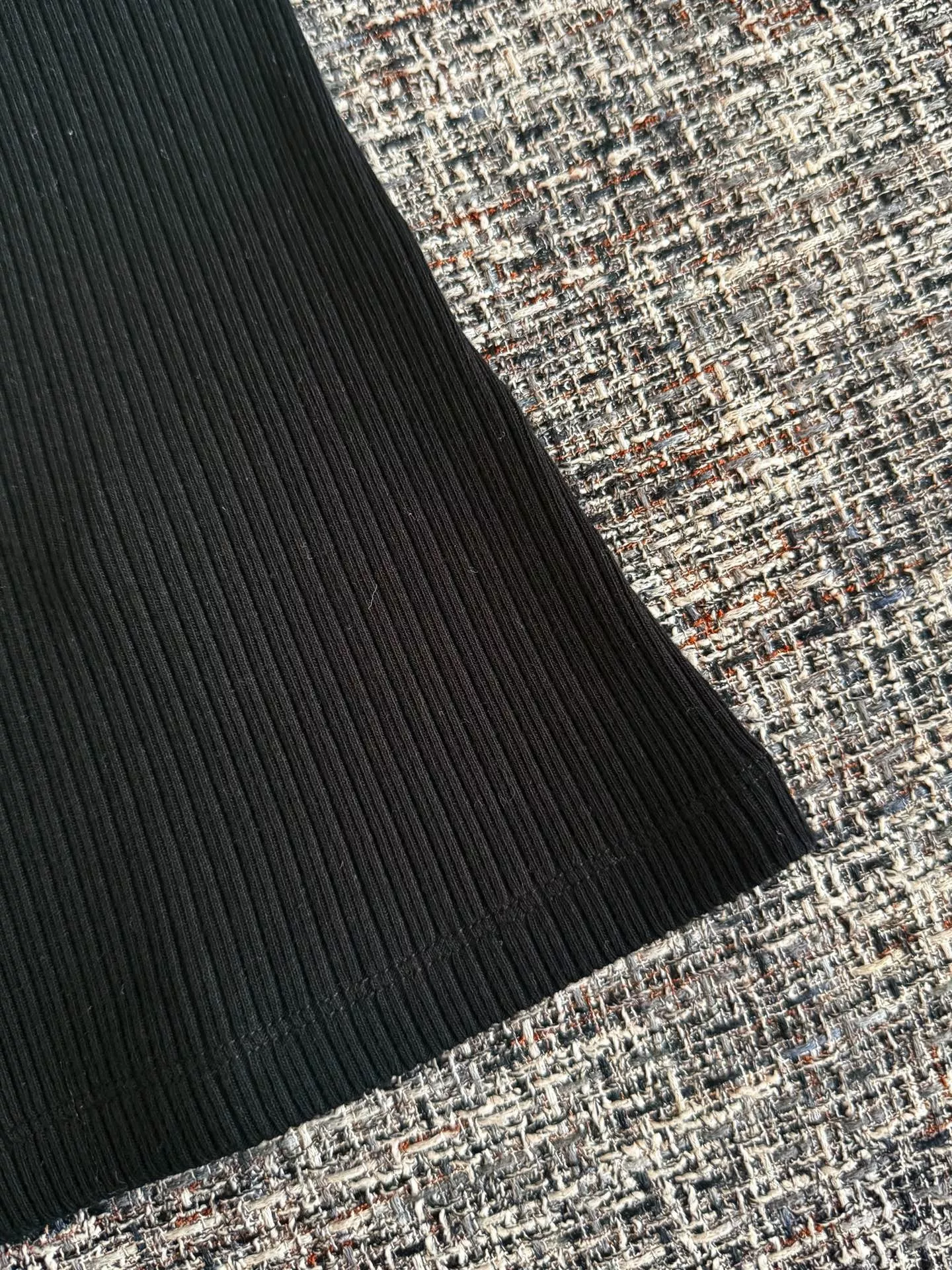로에베 메리노 울 슬림핏 로고 자카드 민소매 니트 상세 이미지 24