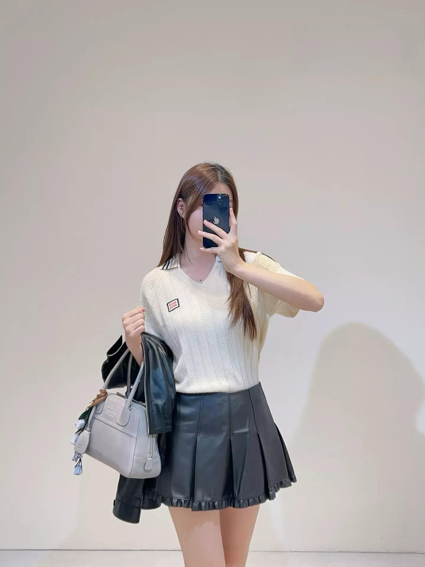 미우미우 브이넥 배색 카라 골지 반소매 니트 상세 이미지 64