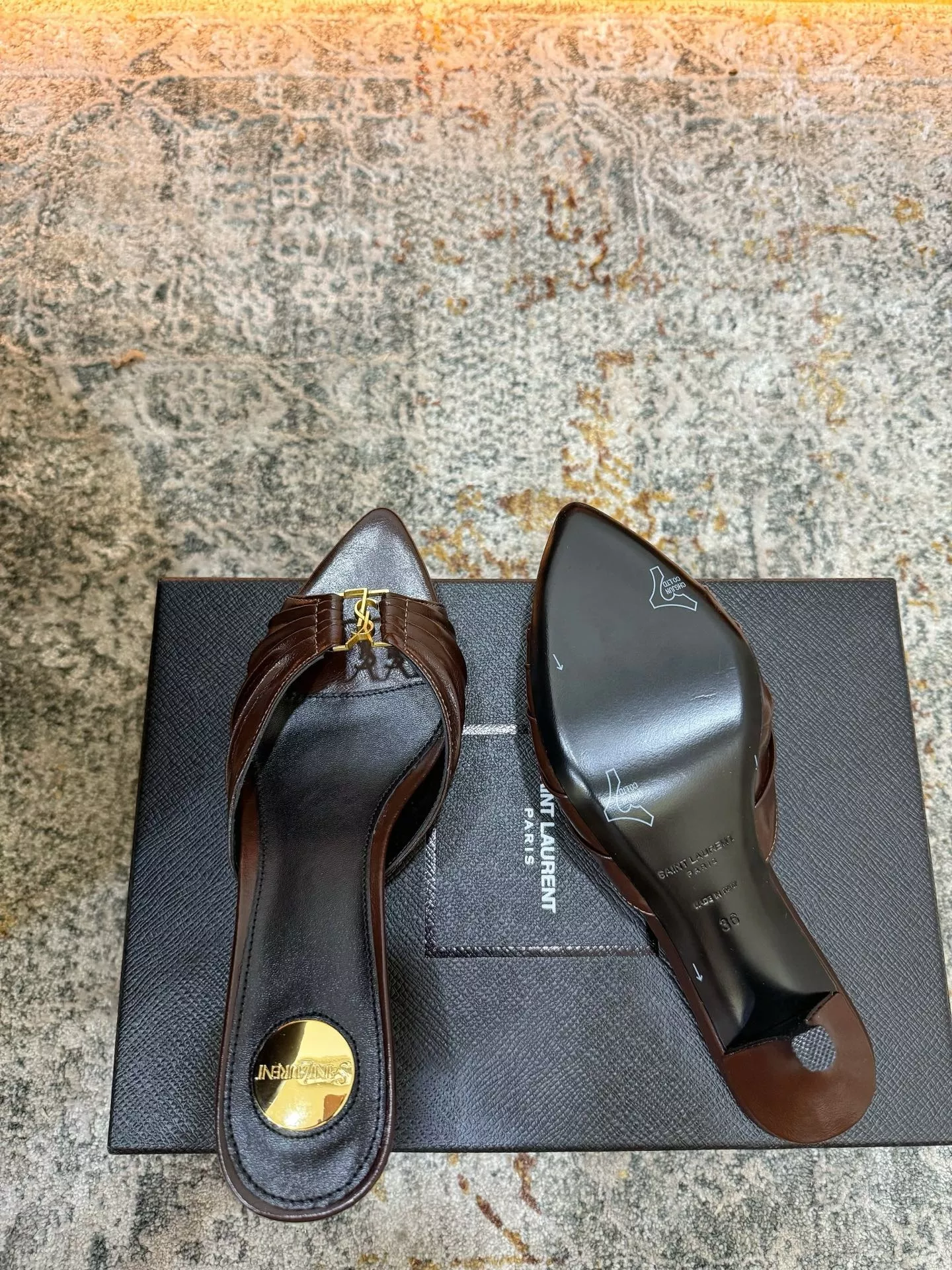 입생로랑 포인트토 YSL 장식 가죽 토오픈 뮬 상세 이미지 5