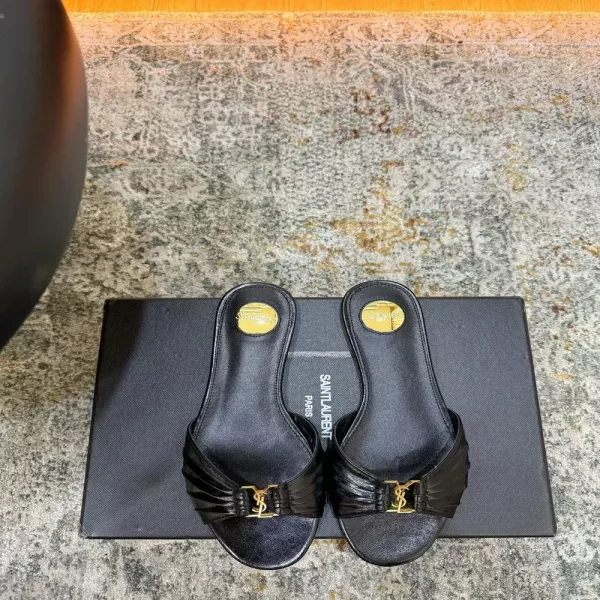 입생로랑 골드 로고 플리츠 오픈토 토오픈 뮬