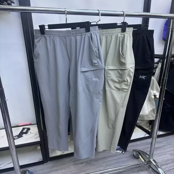아크테릭스 자수 로고 테이퍼드 속건 캐주얼 팬츠