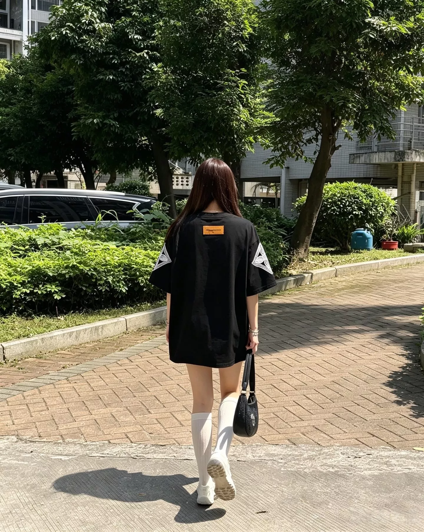루이비통 클래식 레터 자수 플라워 반소매 티셔츠 상세 이미지 23