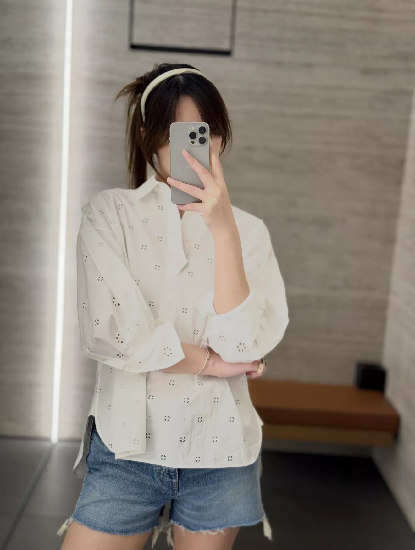 셀린느 플라워 펀칭 자수 코튼 루즈핏 셔츠 상세 이미지 32