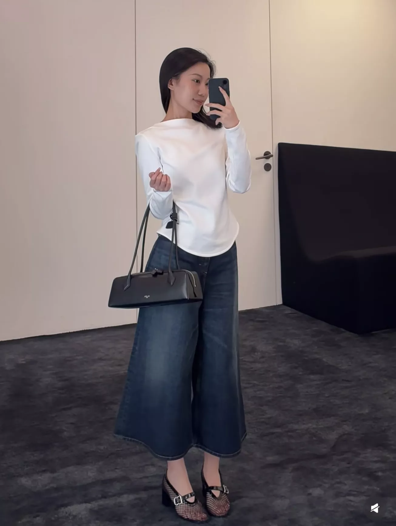 알라이아 보트넥 로고 자수 코튼 긴소매 티셔츠 상세 이미지 10