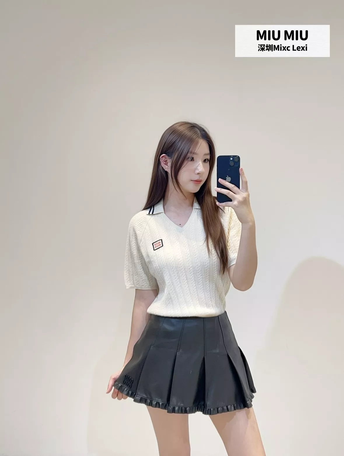 미우미우 브이넥 케이블 리브드 반소매 폴로 니트 상세 이미지 17