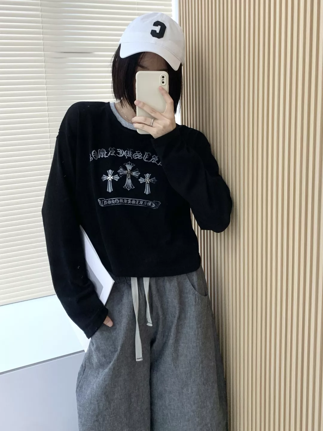 크롬하츠 크로스 프린트 크롭 루즈핏 긴소매 티셔츠 상세 이미지 17