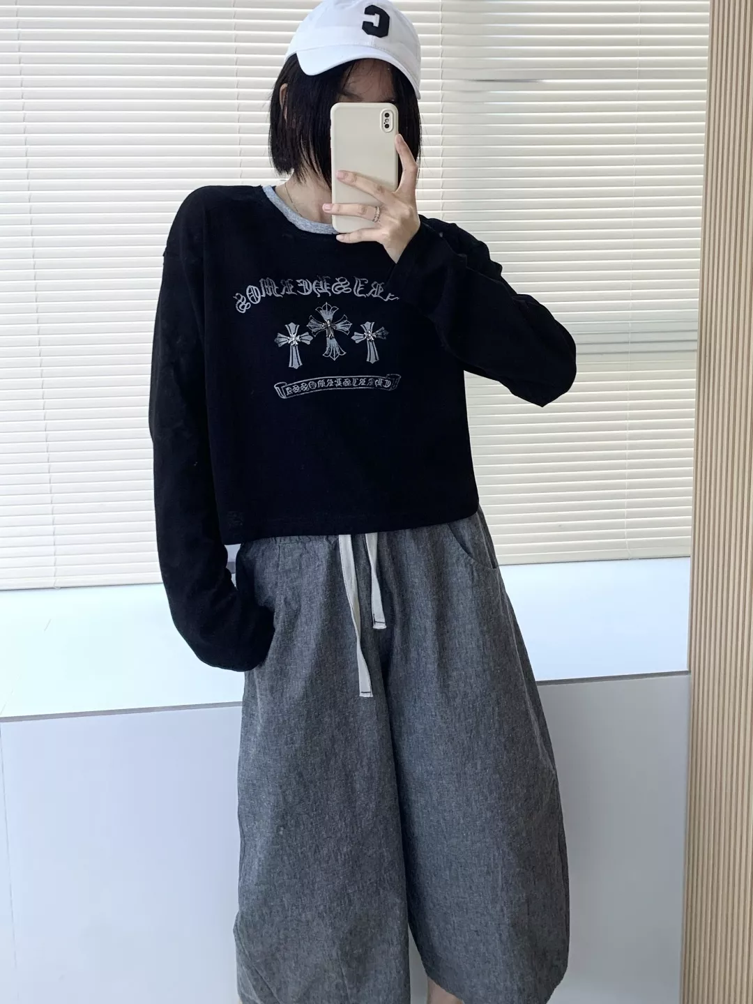 크롬하츠 크로스 프린트 크롭 루즈핏 긴소매 티셔츠 상세 이미지 15