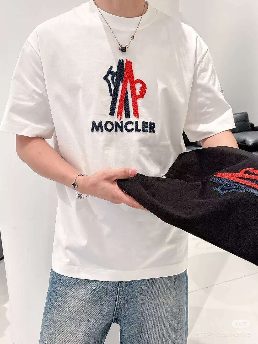 몽클레어 로고 패치 자수 오버핏 반소매 티셔츠 상세 이미지 11