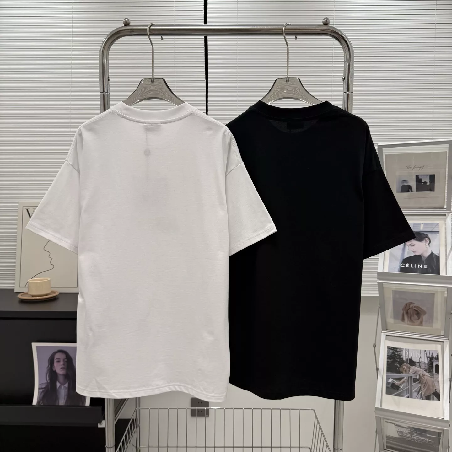몽클레어 로고 패치 자수 오버핏 반소매 티셔츠 상세 이미지 5