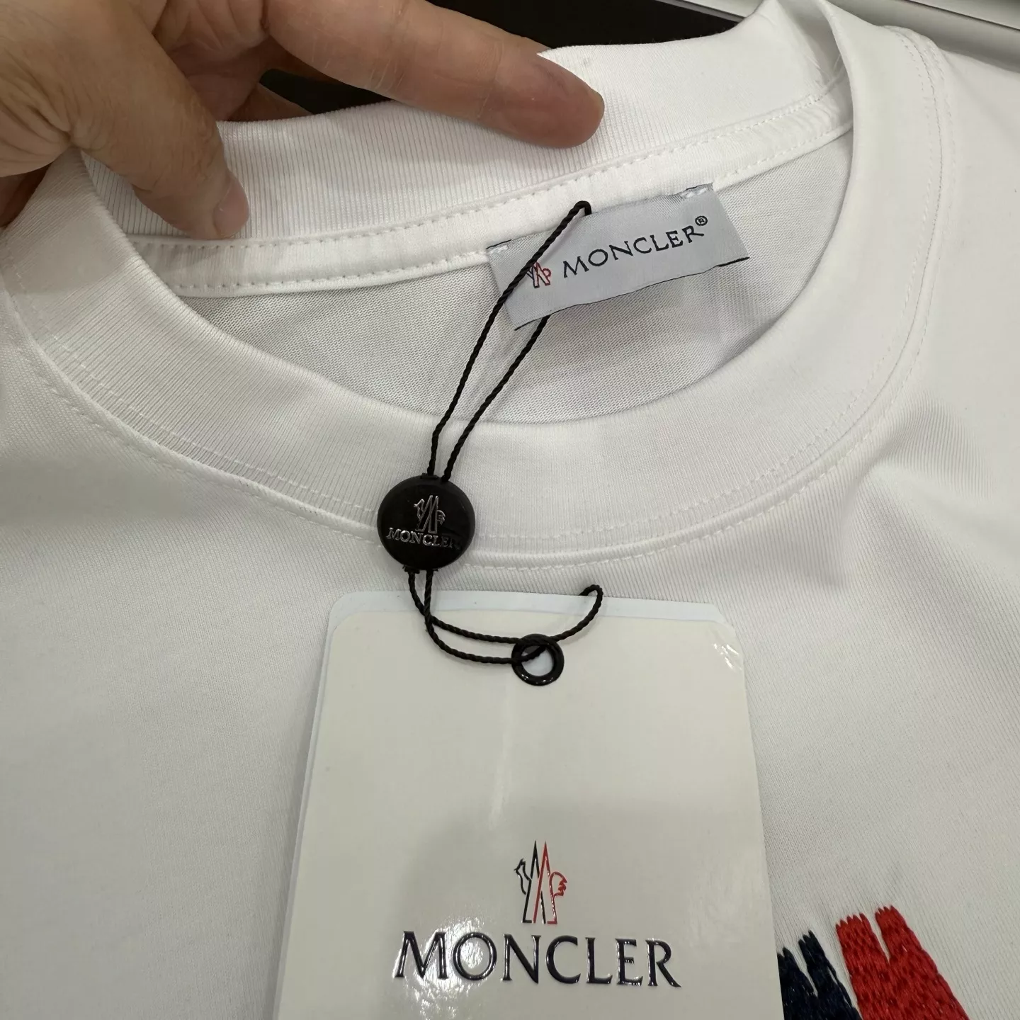 몽클레어 로고 패치 자수 오버핏 반소매 티셔츠 상세 이미지 7
