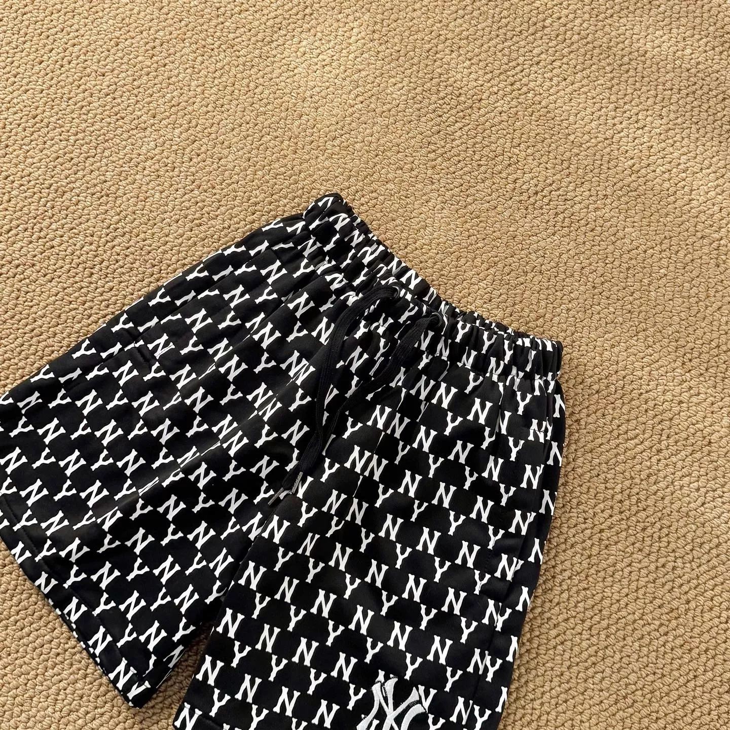 엠엘비 올오버 모노그램 자수 루즈핏 하프 팬츠 상세 이미지 8