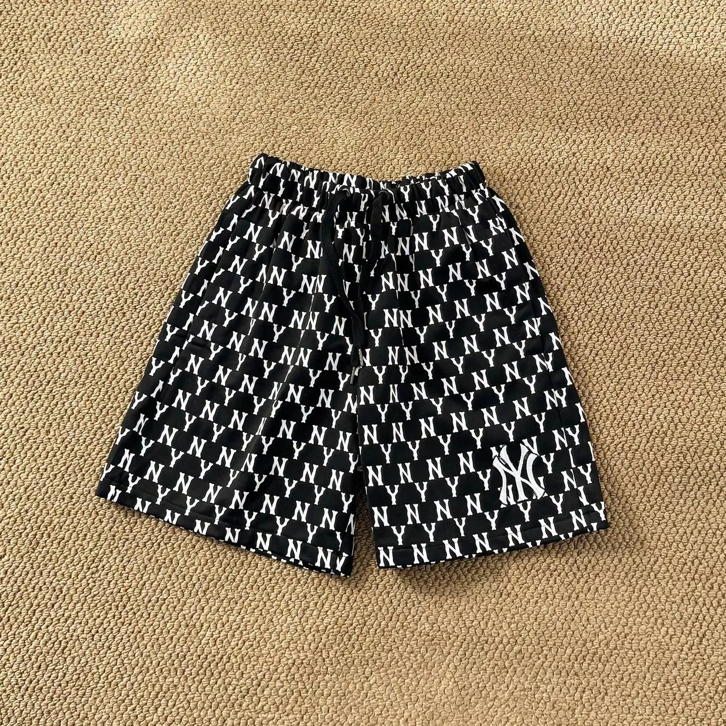 엠엘비 올오버 모노그램 자수 루즈핏 하프 팬츠 상세 이미지 3