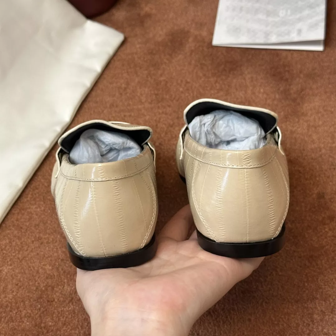 디올 크리스털 소가죽 금속 버클 로퍼 상세 이미지 6