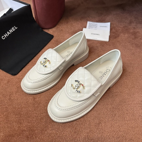 샤넬 퀼팅 까멜리아 로고 플랫 로퍼