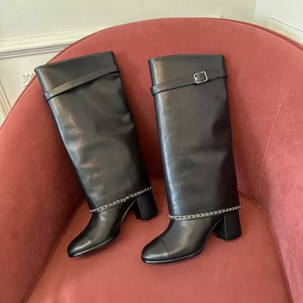 샤넬 퀼팅 체인장식 가죽 미들 부츠