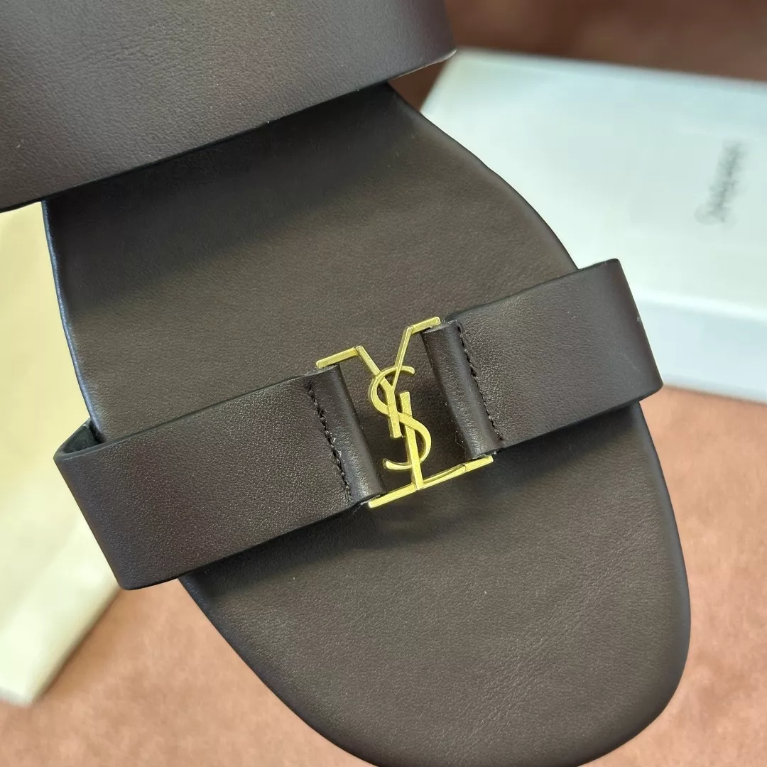 입생로랑 YSL 로고 골드 하드웨어 가죽 슬리퍼 상세 이미지 4