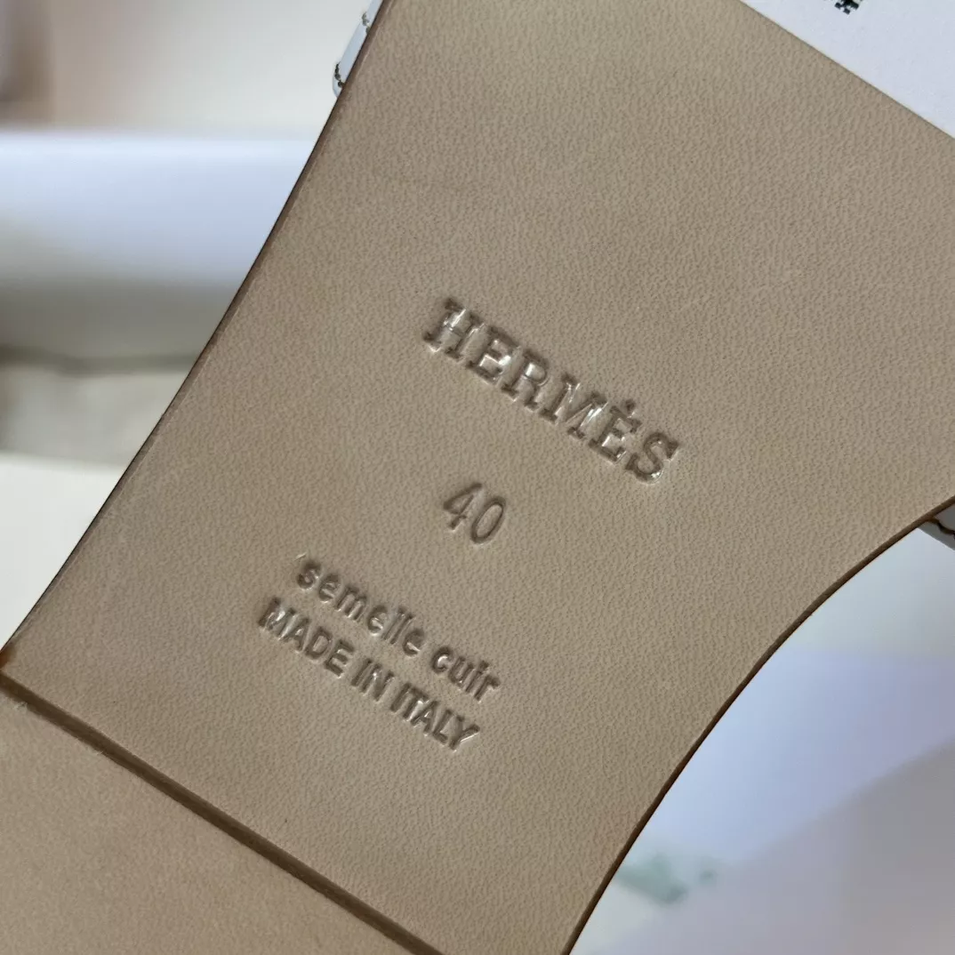 에르메스 H 컷아웃 스위프트 카프스킨 슬리퍼 상세 이미지 4