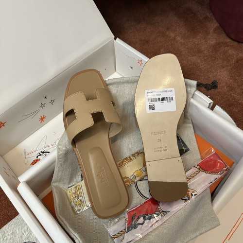 에르메스 오란 에나멜 H 컷아웃 슬리퍼