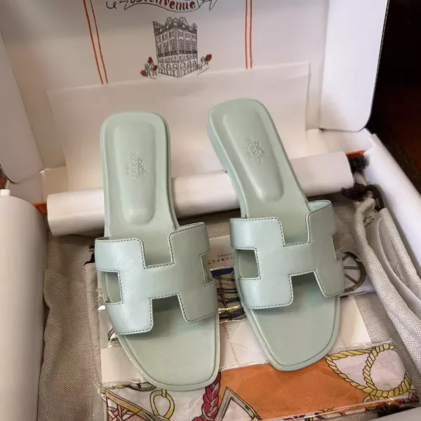 에르메스 H 컷아웃 스위프트 카프스킨 슬리퍼