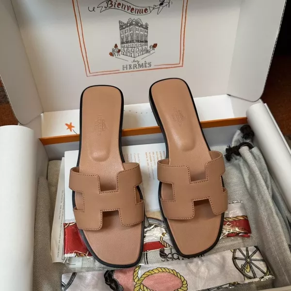 에르메스 H 컷아웃 스위프트 카프스킨 슬리퍼