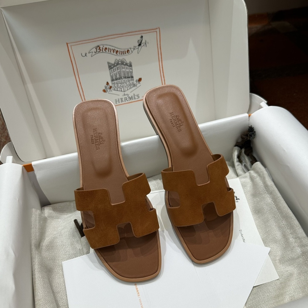 에르메스 스위프트 카프스킨 H 컷아웃 슬리퍼