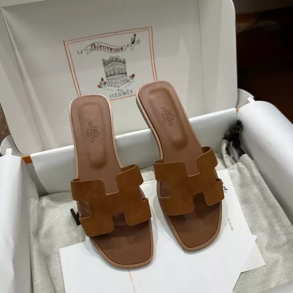 에르메스 스위프트 카프스킨 H 컷아웃 슬리퍼