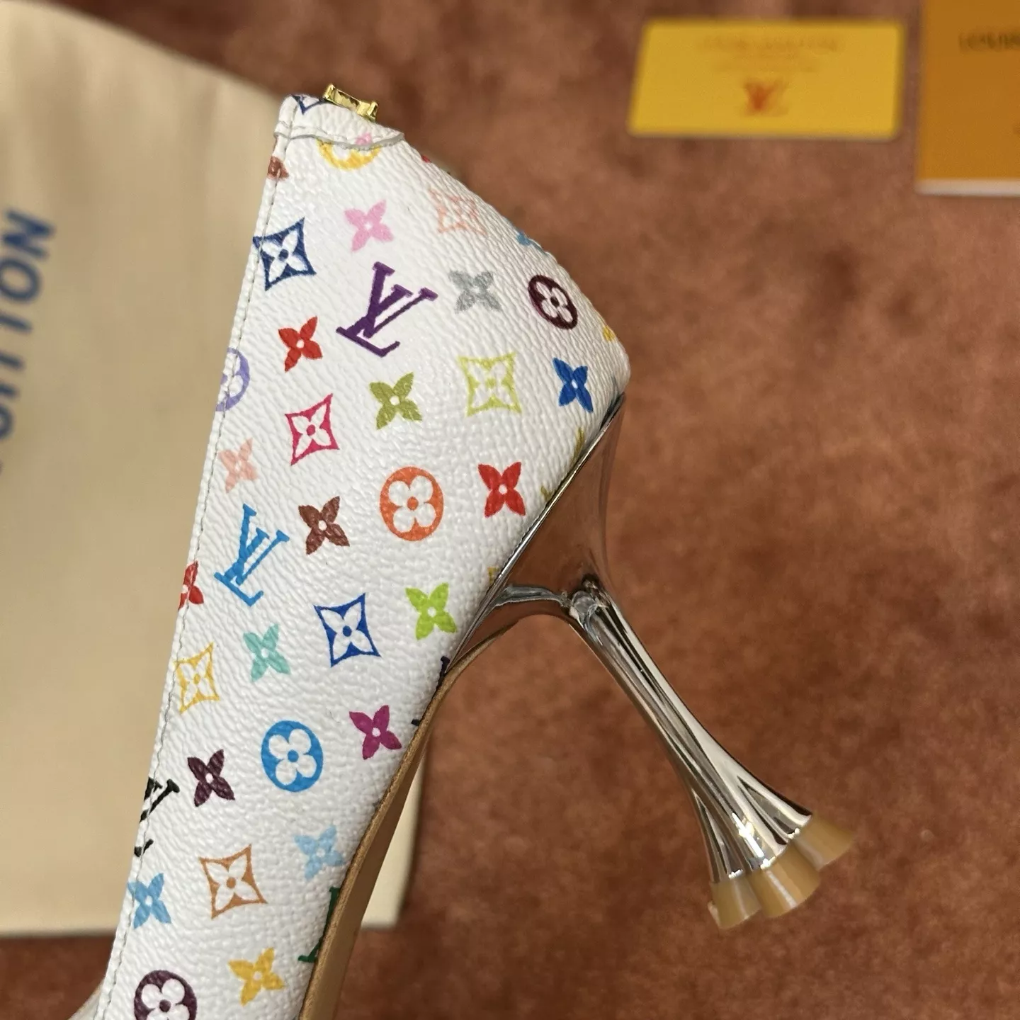루이비통 멀티컬러 모노그램 포인티드토 펌프스 상세 이미지 4