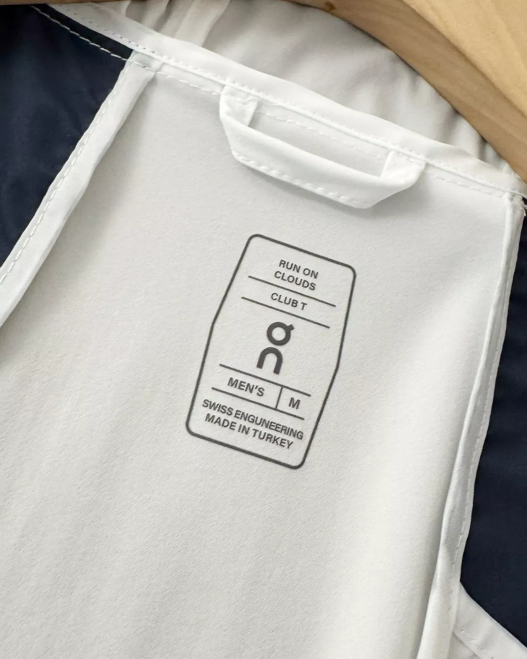 온러닝 경량 기능성 후드 러닝 재킷 상세 이미지 18