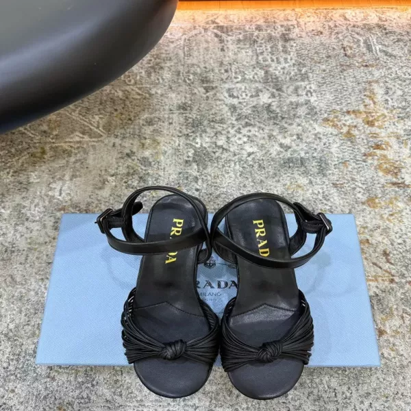 프라다 브레이디드 양가죽 오픈토 힐 샌들