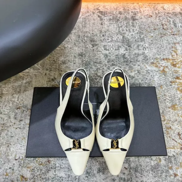 입생로랑 포인트토 YSL 장식 가죽 슬링백 펌프스