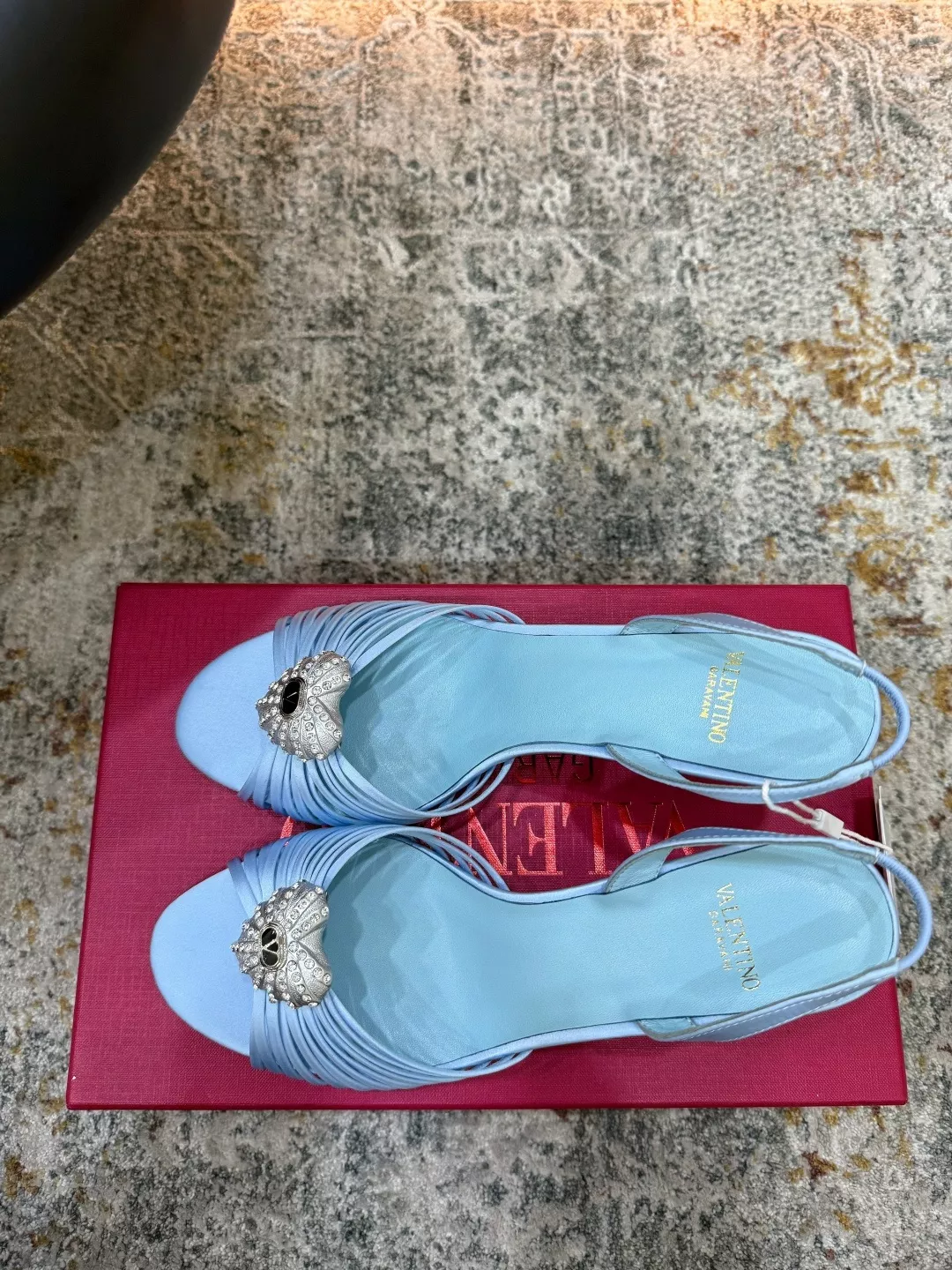 발렌티노 새틴 장식 슬링백 힐 샌들 상세 이미지 2
