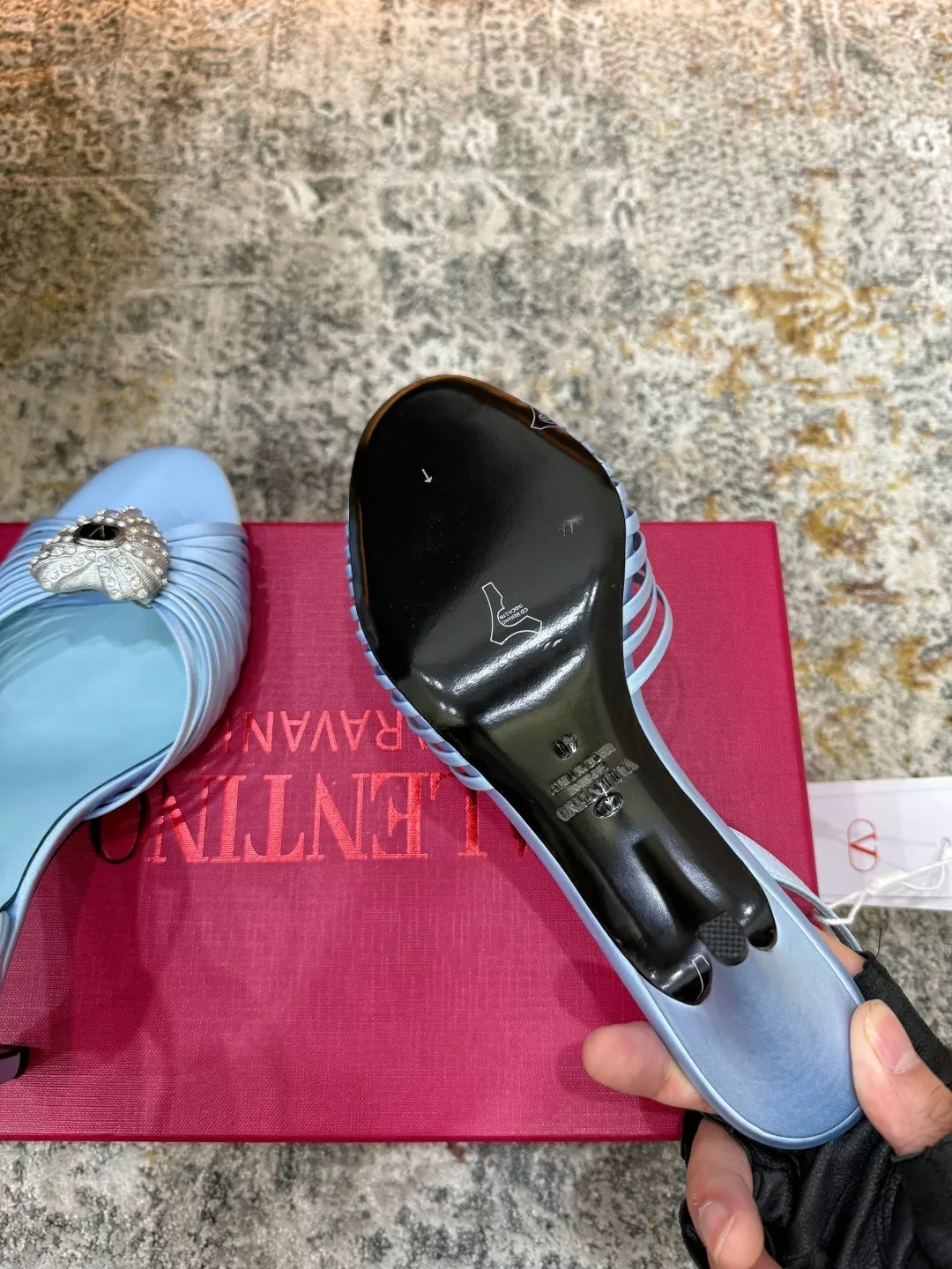 발렌티노 새틴 장식 슬링백 힐 샌들 상세 이미지 6