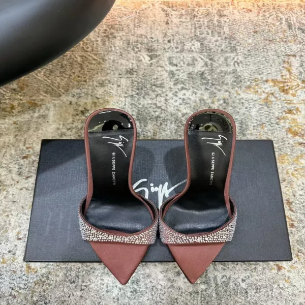 주세페자노티 새틴 큐빅 포인티드 하이힐 토오픈 뮬
